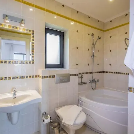 Jasmine Peninsula Vila *